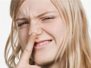 鼻子有白头粉刺什么原因怎么办