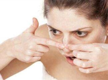 鼻子有白头粉刺什么原因怎么办  粉刺 鼻子 怎么办 美白祛黄 第2张