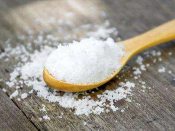 用盐水洗脸去痘痘吗，杀菌消炎清洁都给力  盐水 痘痘 美白祛黄 第4张