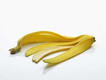 香蕉皮擦脸能去痘痘吗， 祛痘还可以这样