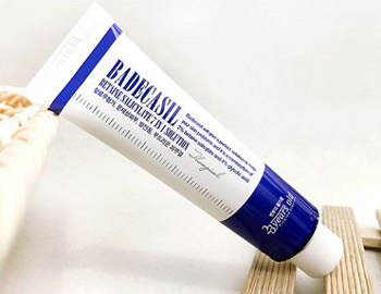 红霉素软膏可以祛痘吗，廉价祛痘神器  红霉素 美白祛黄 第5张