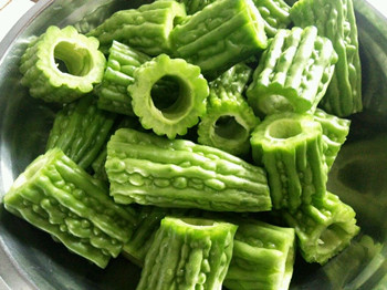 苦瓜能祛痘吗效果如何呢，看过就知道  祛痘 美白祛黄 第2张