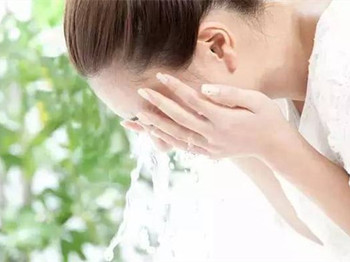 油性皮肤怎样祛痘，五个妙招恢复清爽肌肤