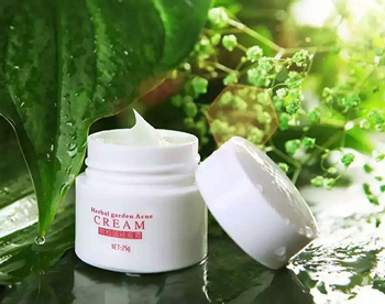 少女去痘用什么化妆品，五款痘肌化妆品推荐  化妆品 少女 美白祛黄 第2张