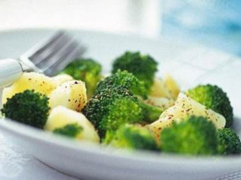 白头粉刺形成的原因及去除小妙招，全面对抗粉刺  粉刺 美白祛黄 第4张