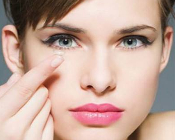 痤疮膏能当眼霜用吗，用对才有用