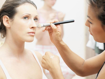 化妆前填补痘坑怎么做,痘印痘坑化妆遮瑕步骤 化妆 痘坑 美白祛黄 第1张 化妆前填补痘坑怎么做,痘印痘坑化妆遮瑕步骤 化妆 痘坑 美白祛黄 第1张