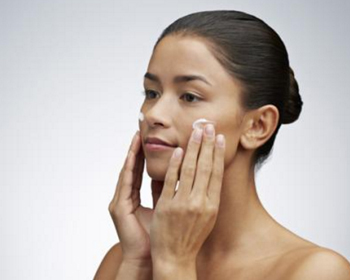 脸上痘坑会自己消失吗，早修复早恢复  痘坑 美白祛黄 第2张