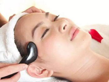 脸部刮痧能去痘印吗，不要盲目进行  脸部 刮痧 美白祛黄 第2张