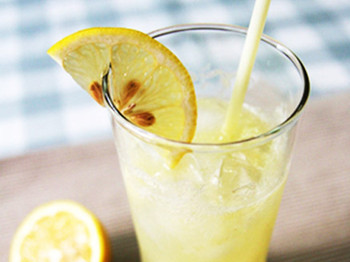 柠檬敷脸能去痘印吗,别损伤皮肤哦 去痘印 美白祛黄 第4张 柠檬敷脸能去痘印吗,别损伤皮肤哦 去痘印 美白祛黄 第4张