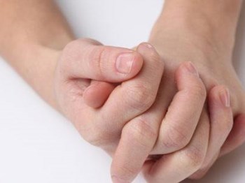 手部起倒刺是什么原因怎么办