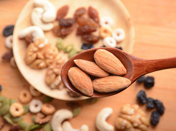 皮肤干燥吃什么好补水，5款食物缓解干燥