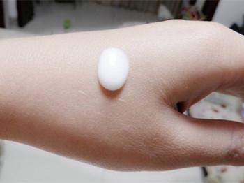 干性皮肤冬天用乳液还是霜，根据肤质正确选择  干性 乳液 皮肤 美白祛黄 第2张