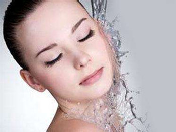 油性皮肤脸部皮肤干燥什么原因怎么办  油性皮肤 皮肤干燥 美白祛黄 第3张