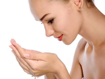 夏天脸干燥起皮怎么办，五招肌肤不干燥起皮