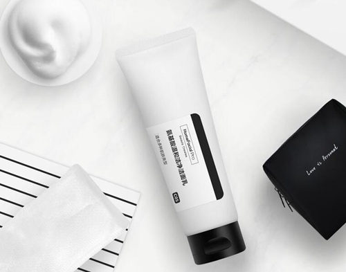 草莓鼻用什么洗面奶好，五款高口碑品牌体验  草莓鼻 洗面奶 美白祛黄 第2张