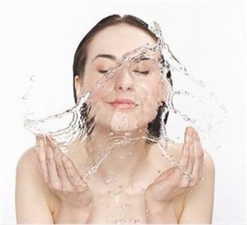 为什么脸上毛孔越来越大，应该怎么改善