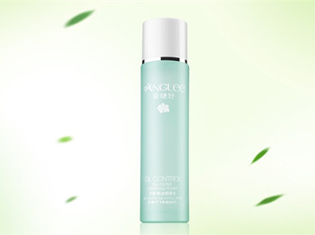 油皮毛孔大用什么水乳，强烈推荐五款  毛孔粗大 美白祛黄 第2张