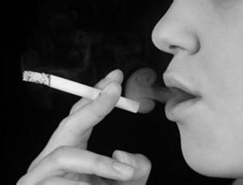 抽烟毛孔会变大吗，3种方法改善毛孔  抽烟 毛孔粗大 美白祛黄 第2张