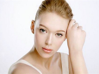 先补水还是先收缩毛孔，护肤顺序你对了吗  收缩毛孔 美白祛黄 第3张