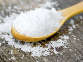 毛孔粗大用盐水洗好吗，怎样收缩毛孔  盐水 美白祛黄 第3张