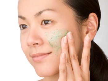 去角质会使毛孔变大吗，和毛孔粗大真的有关系吗  毛孔粗大 美白祛黄 第3张