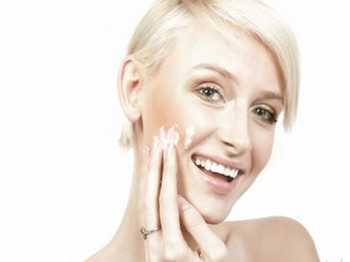 去角质会使毛孔变大吗，和毛孔粗大真的有关系吗  毛孔粗大 美白祛黄 第4张