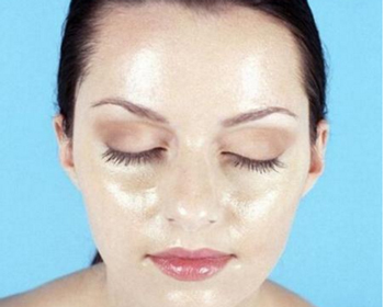 三角区毛孔粗大的原因，该怎么恢复  三角区 毛孔粗大 美白祛黄 第2张