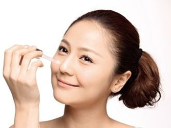 毛孔细致精华液怎么用，用对才有效  收敛毛孔 美白祛黄 第2张