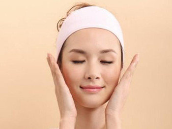 先用收敛水还是爽肤水哪个好用  收缩毛孔 美白祛黄 第2张