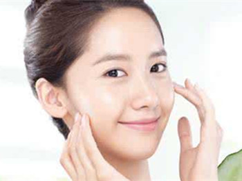 先用收敛水还是爽肤水哪个好用  收缩毛孔 美白祛黄 第4张