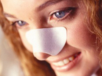 用鼻贴去黑头是不是毛孔越大，看过就知道