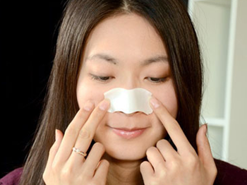 用鼻贴去黑头是不是毛孔越大，看过就知道  毛孔粗大 收缩毛孔 美白祛黄 第3张