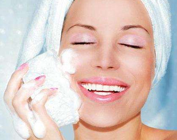 皮肤毛孔粗大有黑头粉刺怎么办