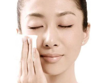 皮肤毛孔粗大有黑头粉刺怎么办  毛孔粗大 美白祛黄 第3张