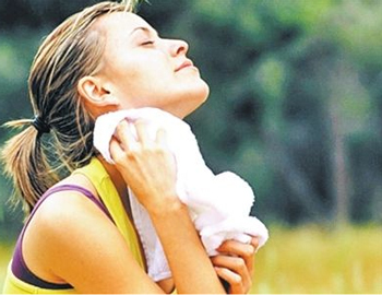 皮肤毛孔粗大有黑头粉刺怎么办  毛孔粗大 美白祛黄 第4张