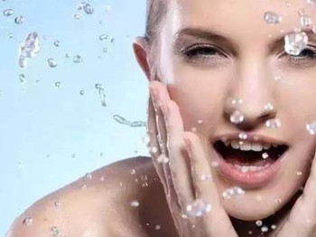 油性皮肤毛孔粗大用盐水洗可以吗  油性皮肤 毛孔粗大 美白祛黄 第4张