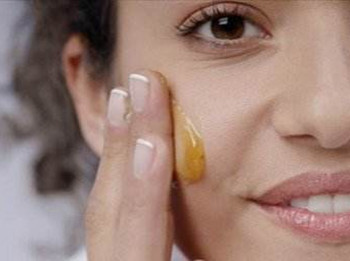 蜂蜜涂脸会堵塞毛孔吗  毛孔堵塞 美白祛黄 第2张