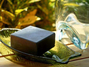 用洗面奶会使毛孔变大吗