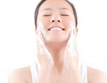 用洗面奶会使毛孔变大吗  洗面奶 毛孔粗大 美白祛黄 第5张