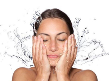 毛孔粗大如何改善，一招教你缩小毛孔  毛孔粗大 美白祛黄 第2张