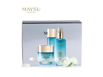 补水控油收缩毛孔护肤套装推荐