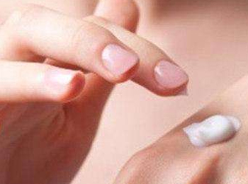 油性皮肤怎么改善用什么护肤品  油性皮肤 美白祛黄 第3张