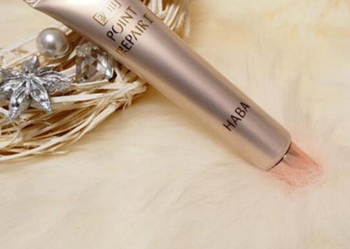 唇部美容液可以代替唇膏么，都有什么作用  唇部美容液 美白祛黄 第4张