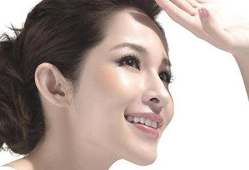 脸上一擦隔离防晒就痒怎么回事，怎么改善  隔离防晒 脸痒 美白祛黄 第3张