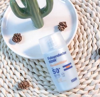 油性皮肤用什么隔离，防晒隔离推荐  油性 皮肤 隔离 防晒 美白祛黄 第2张