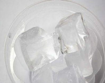 脸上起皮发痒干燥紧绷怎么办  起皮 发痒 干燥 怎么办 美白祛黄 第4张