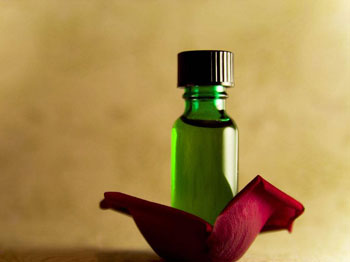 玫瑰精油的使用方法详细教程  精油 使用方法 玫瑰 美白祛黄 第2张