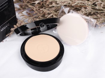 阿玛尼定妆粉饼好用吗具体分析  阿玛尼 好用 粉饼 美白祛黄 第3张