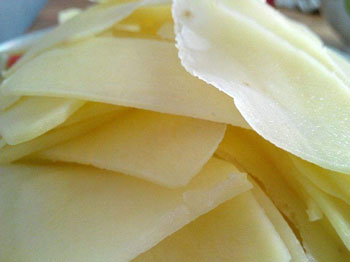 土豆片敷脸能消肿吗  美白祛黄 第3张